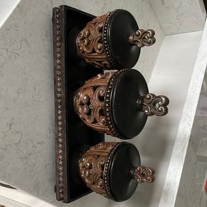 Bathroom vanity accessory set